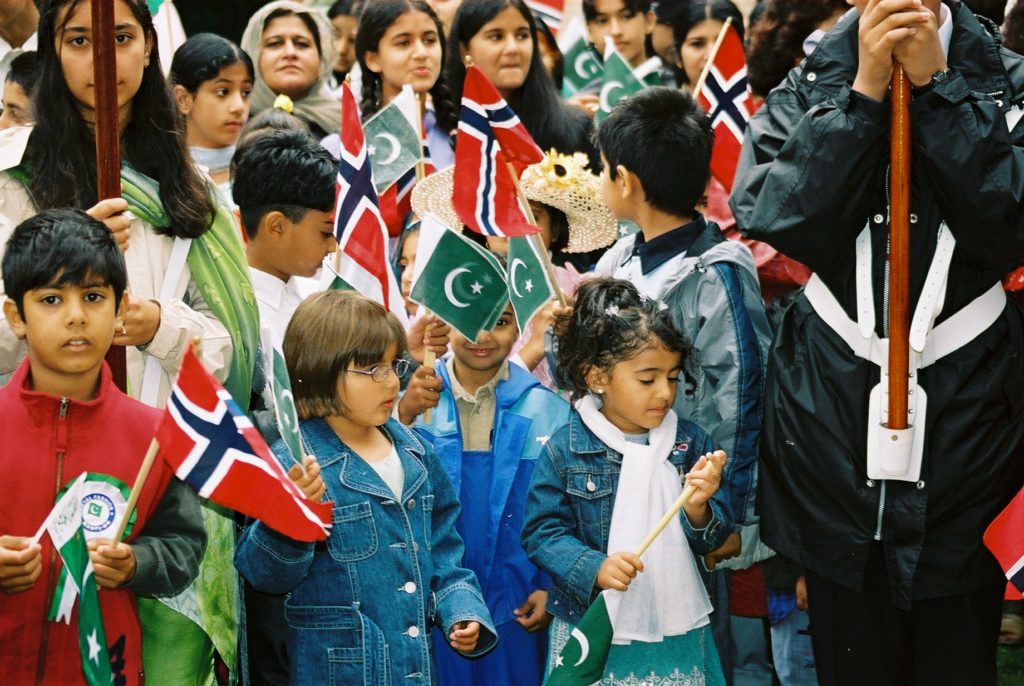 Barnetog på Ekeberg i anledning Pakistans 70-årsfeiring