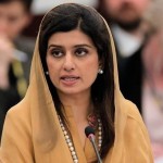 Pakistans tidligere utenriksminister Hina Rabbani Khar deltar i Pakistans barnetog